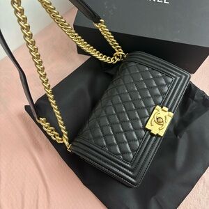 CHANEL Black Quilted Crossbody Bag with Gold Chain